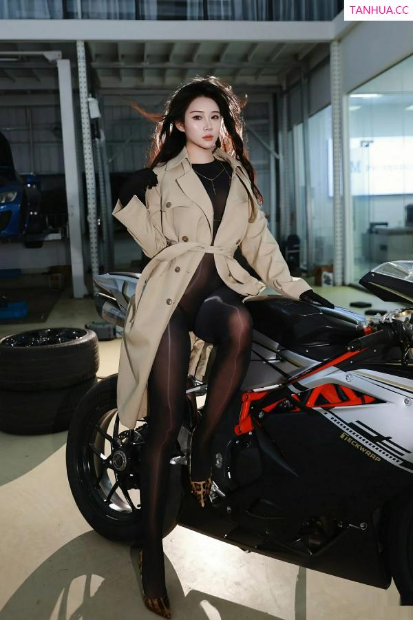   [XiuRen]高清写真图 2025.09.19 No.10788 南乔 连体丝袜第8张图片